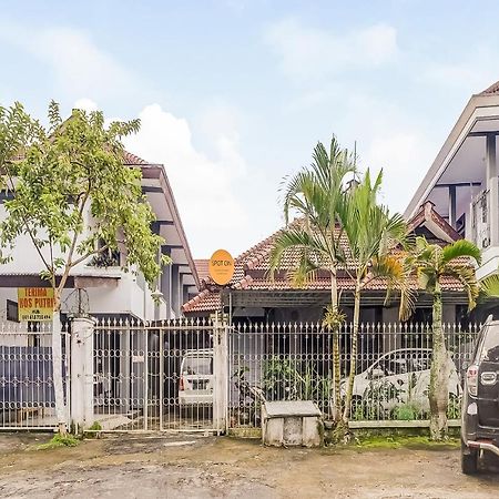 SPOT ON 90797 Sukun Syariah Homestay Malang Luaran gambar