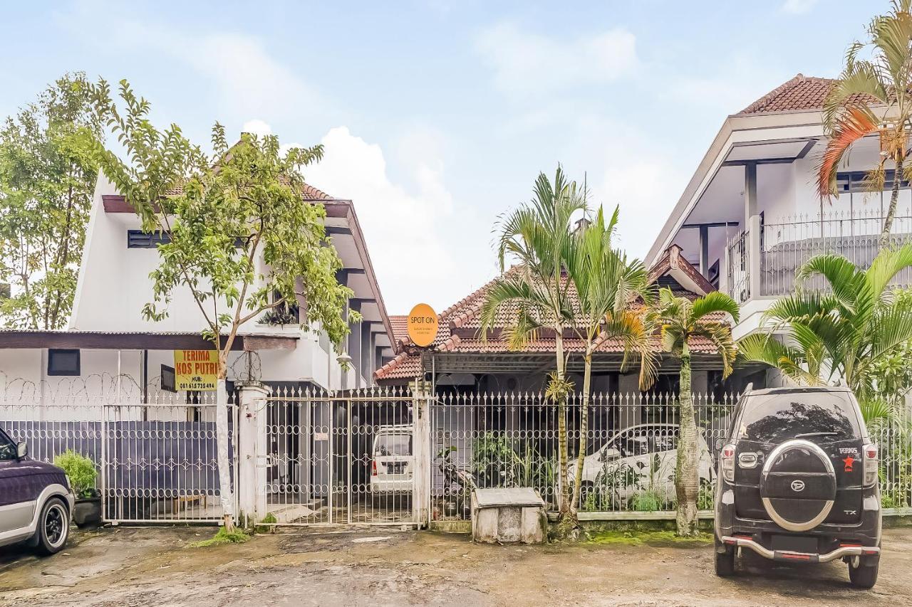 SPOT ON 90797 Sukun Syariah Homestay Malang Luaran gambar