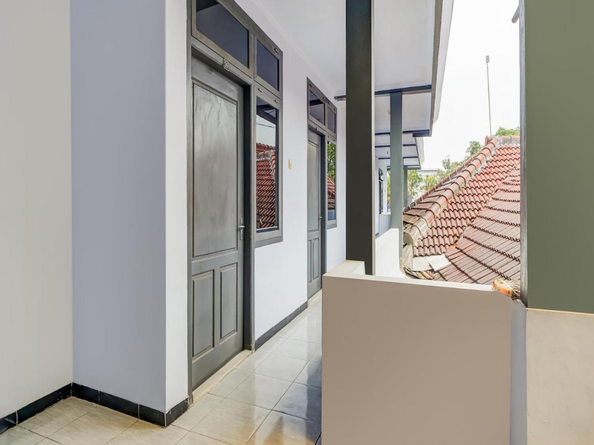 SPOT ON 90797 Sukun Syariah Homestay Malang Luaran gambar
