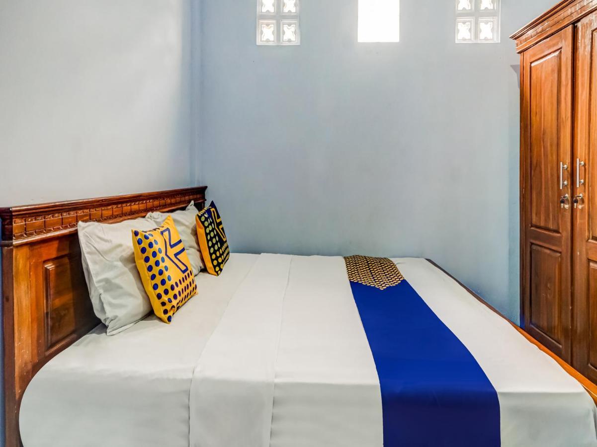 SPOT ON 90797 Sukun Syariah Homestay Malang Luaran gambar