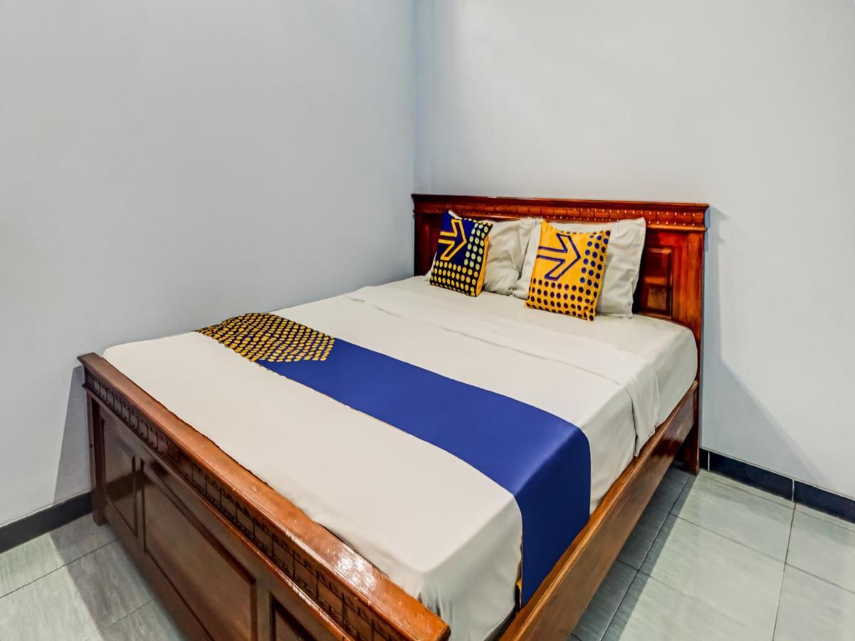 SPOT ON 90797 Sukun Syariah Homestay Malang Luaran gambar