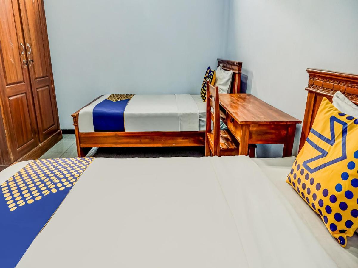 SPOT ON 90797 Sukun Syariah Homestay Malang Luaran gambar