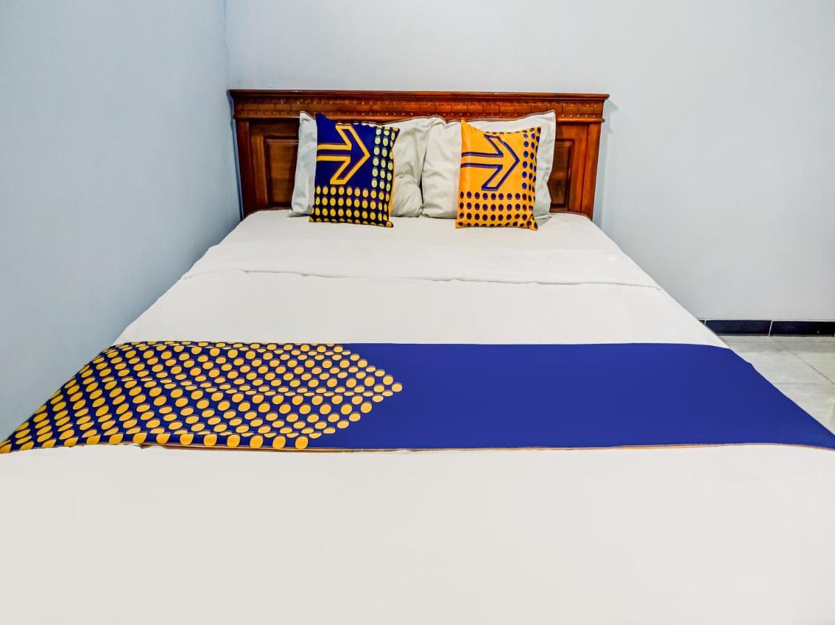 SPOT ON 90797 Sukun Syariah Homestay Malang Luaran gambar
